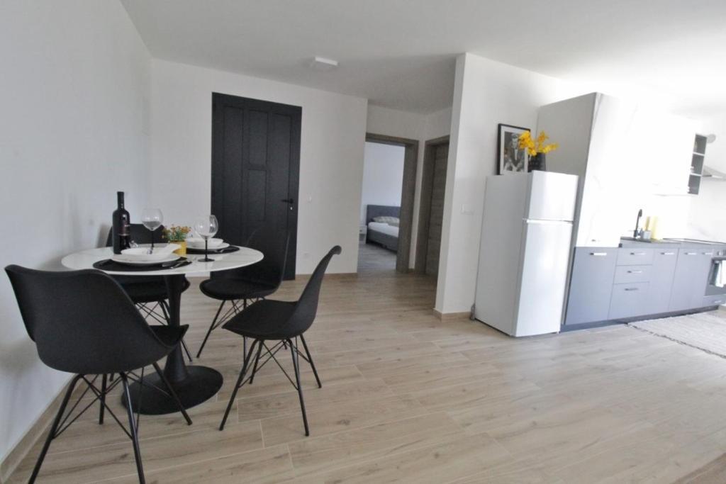 Apartments La Mar Zambratija מראה חיצוני תמונה